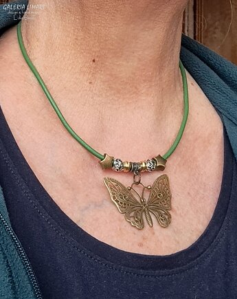Motyl uosobienie beztroski radości przemian w uroczym naszyjniku handmade GIFT, Galeria Limart