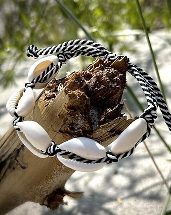 Bransoletka muszelkowa boho biało czarna, SunloversSunglasses