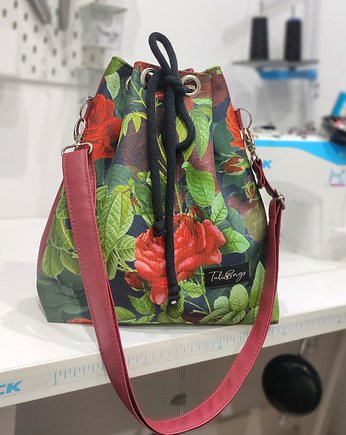 Bordowa torebka bucket bag w róże, Tuli and Bags