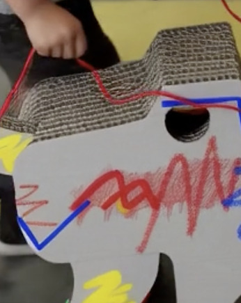 Doggy twardy tekton dla starszych MALUCHÓW