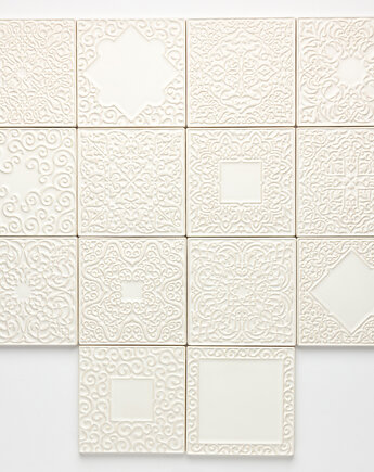 Kafle białe matowe, czternaście ornamentów., pracowniazona