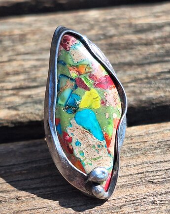 Kolorowo - pierścionek regulowany, po drugiej stronie lustra
