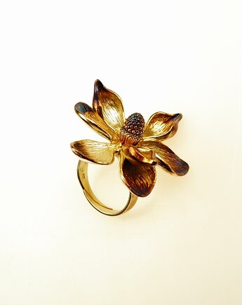 Pierścionek srebrny z dużym kwiatem  Magnolii, VENUS GALERIA