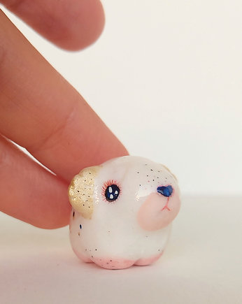 Miniaturowa figurka Biały Stworek ze złotymi uszami, AnimalsAndStrangers