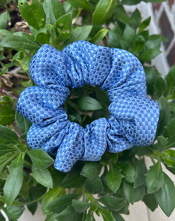 Jedwabna gumka scrunchie z upcyclingu, Lush from trash