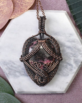 Miedziany wisiorek wire wrapping z rodonitem #472, Spirit Of Copper