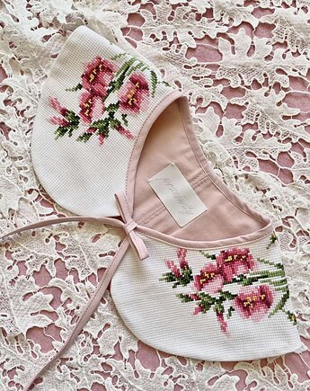 Kołnierzyk Kwiatosława, Prześwity