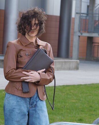 Mała torebka skórzana w kolorze brązowym, do noszenia na różne sposoby, AGNES WESS