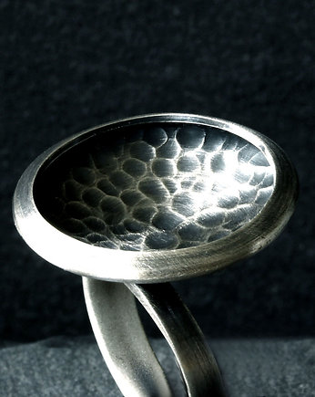 Oksydowany pierścionek z teksturowanego srebra, SHAMBALA