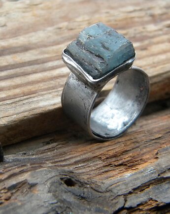 Surowy kianit  - pierścionek, Beata Trotter