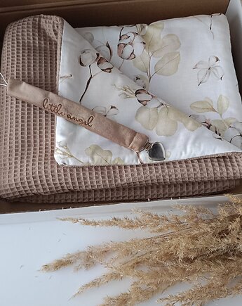 Gotowy zestaw prezentowy kocyk 75x60cm + poduszka + zawieszka, Little Angels