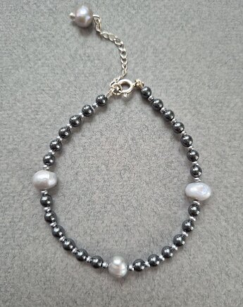 Grafitowa bransoletka Cristal z hematytów i pereł z zawieszką, Dziewczyna i Perły