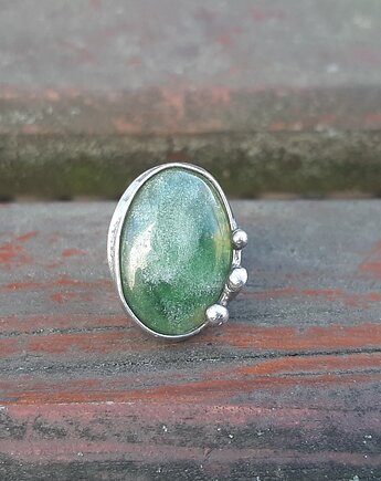 Nefryt - pierścionek regulowany, po drugiej stronie lustra