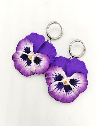Kolczyki bratki biało fioletowe wiszące handmade, kwiaty z gliny polimerowej, Albina LaBelle