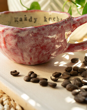 Filiżanka ceramiczna handmade z napisem "Każdy kocha tak jak chce", Agnieszka Szehyńska Ceramika