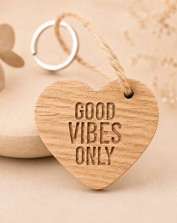 Brelok serce z drewna, good vibes only, Drewniane dodatki