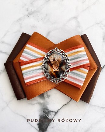 Kolekcja Krówką z wiankiem z grafiką zamkniętą pod kaboszonem, Pudrowy Różowy