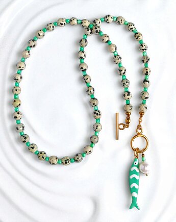 Naszyjnik z rybką : jaspis dalmatyński, masa perłowa, perła, kaktusia