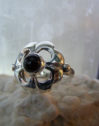 Srebrny (925) klasyczny pierścionek, koniczyna z obsydianem. rozmiar PL 16, An Artisan Nova