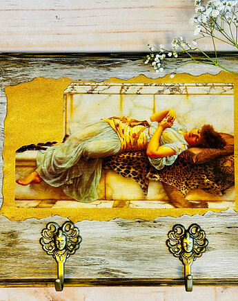 Drewniany wieszak ścienny, motyw kobiety, na ubrania, do przedpokoju, Monique Art