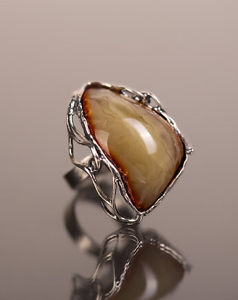 Pierścionek ażurowy z naturalnym bursztynem bałtyckim, Andorii by Baco