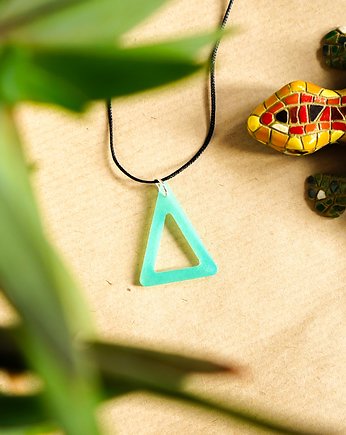 Turkusowy trójkątny wisiorek świecący w ciemności i UV handmade 3 cm, Akrylove art
