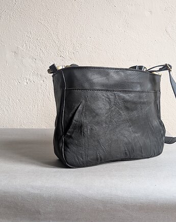 Czarna skórzana torebka listonoszka gnieciona skóra, Łagoda