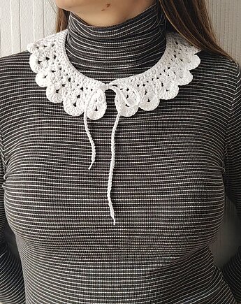 Modny biały kołnierzyk, wernika