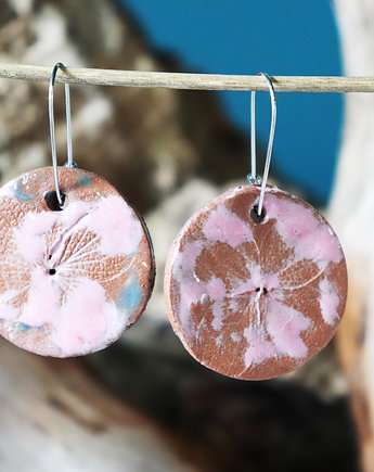Kolczyki Ceramiczne Hortensja Ręcznie Wykonane, Odbite kwiaty, Elegancja, Ceramika Nastawka