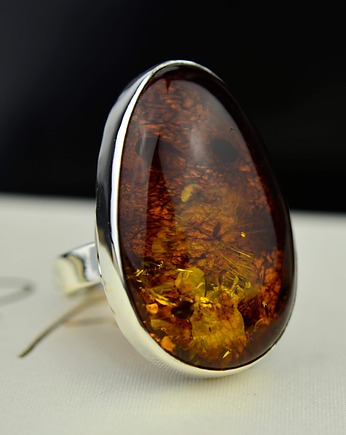 Duży pierścionek z koniakowym bursztynem, Barbara Fedorczyk