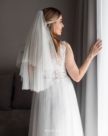 Klasyczny delikatny welon opadający na ramiona, Marisey