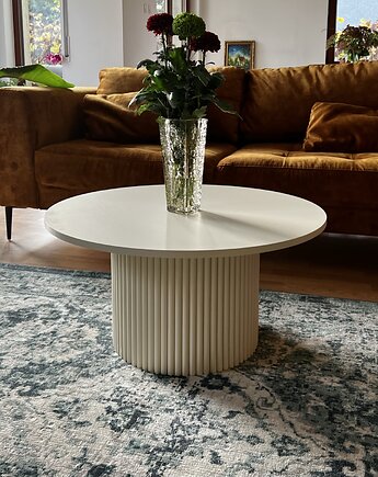 Niski okrągły stolik kawowy w kolorze jasnego beżu Ø 70 cm, tr.tables