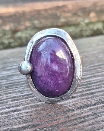 Fiolecik - pierścionek regulowany, po drugiej stronie lustra