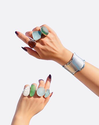 Srebrny pierścionek regulowany ze szkłem morskim, bluewavestudio