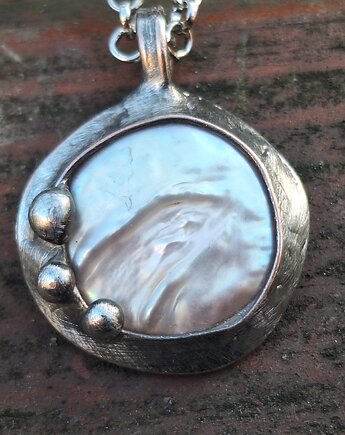 Perła po prostu - wisiorek, po drugiej stronie lustra