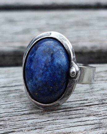 Lapis lazuli - pierścionek regulowany, po drugiej stronie lustra