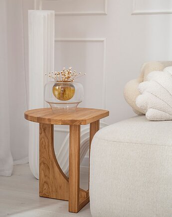 MARRONE- Dębowy okrągły stolik pomocniczy / boczny, Papierówka Simple form of furniture