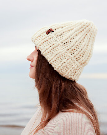 Klasyczna biała czapka oversize z grubej wełny, Holy Alpaca Knit