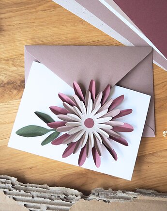 Kartka z papierowym kwiatem pudrowy róż, papierowe studio
