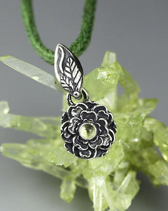 Ogród miniatur - wisiorek z perydotem, Drakonaria