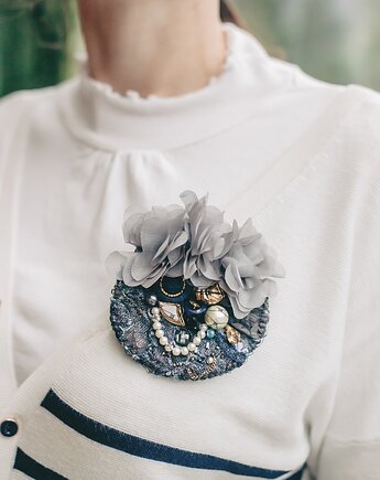 Helena broszka, Nat design