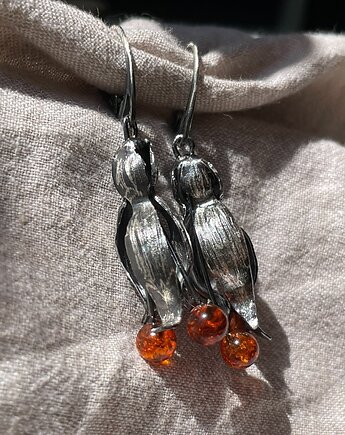 Kolczyki srebrne wiszące z bursztynowymi kuleczkami, Andorii by Baco