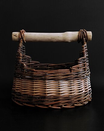 Wiklinowy koszyk z drewnianym uchwytem, KOSZi