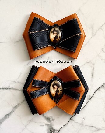 Brosza z niesamowitą grafiką   zamkniętą pod kaboszonem NEW, Pudrowy Różowy