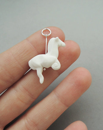 Porcelanowy mini konik wisiorek PORCELANA, Tutku