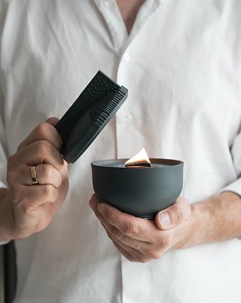 Basalt Black - świeca z czarnej porcelany, Kyuka Design