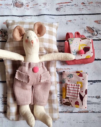 Mała przytulanka z plecakiem., peppo