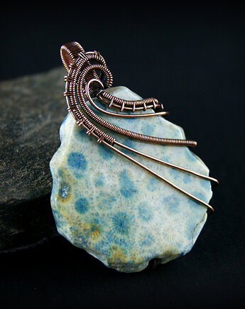 Koral fossil wisiorek wire wrapping, Blue Pearl Art