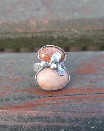 Kwiatek na plaży - pierścionek regulowany, po drugiej stronie lustra