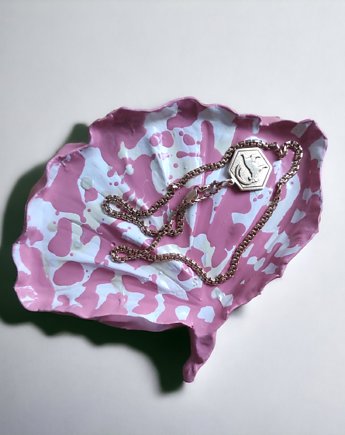 Różowa muszla na biżuterię, Trans Formacja